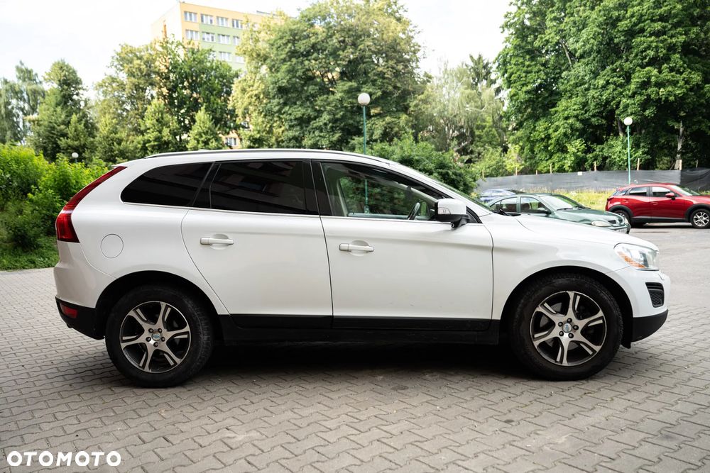 Volvo XC 60 T6 AWD Momentum - 4