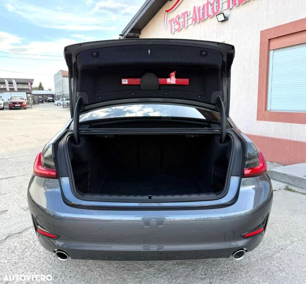 BMW Seria 3 320i AT - 13