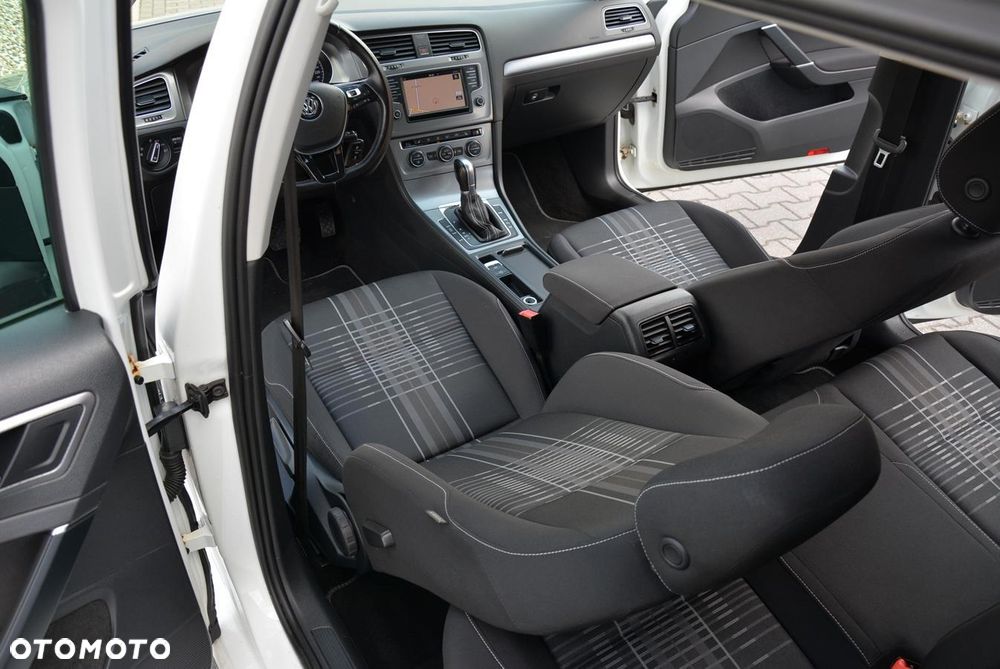 Volkswagen Golf 1.6 TDI BlueMotion Technology DSG Lounge - 26