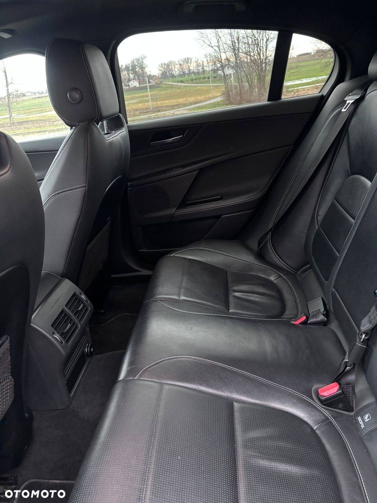 Jaguar XE E-Performance R-Sport - 22