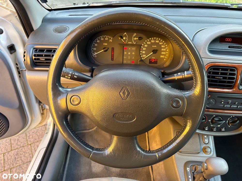 Renault Clio - 36