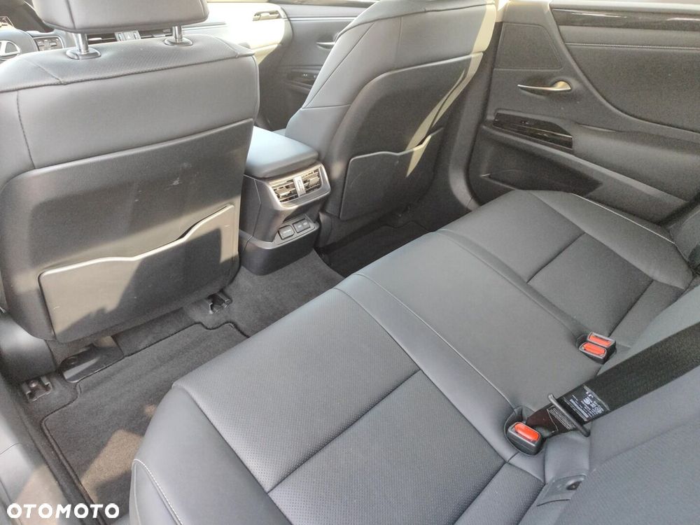 Lexus ES 300h Business Edition - 12