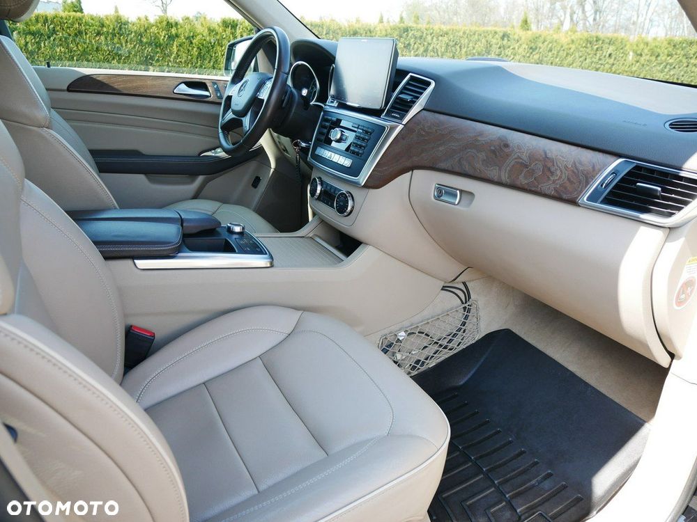 Mercedes-Benz ML - 23