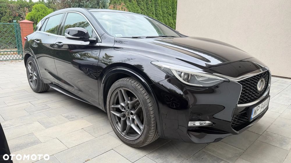 Infiniti Q30