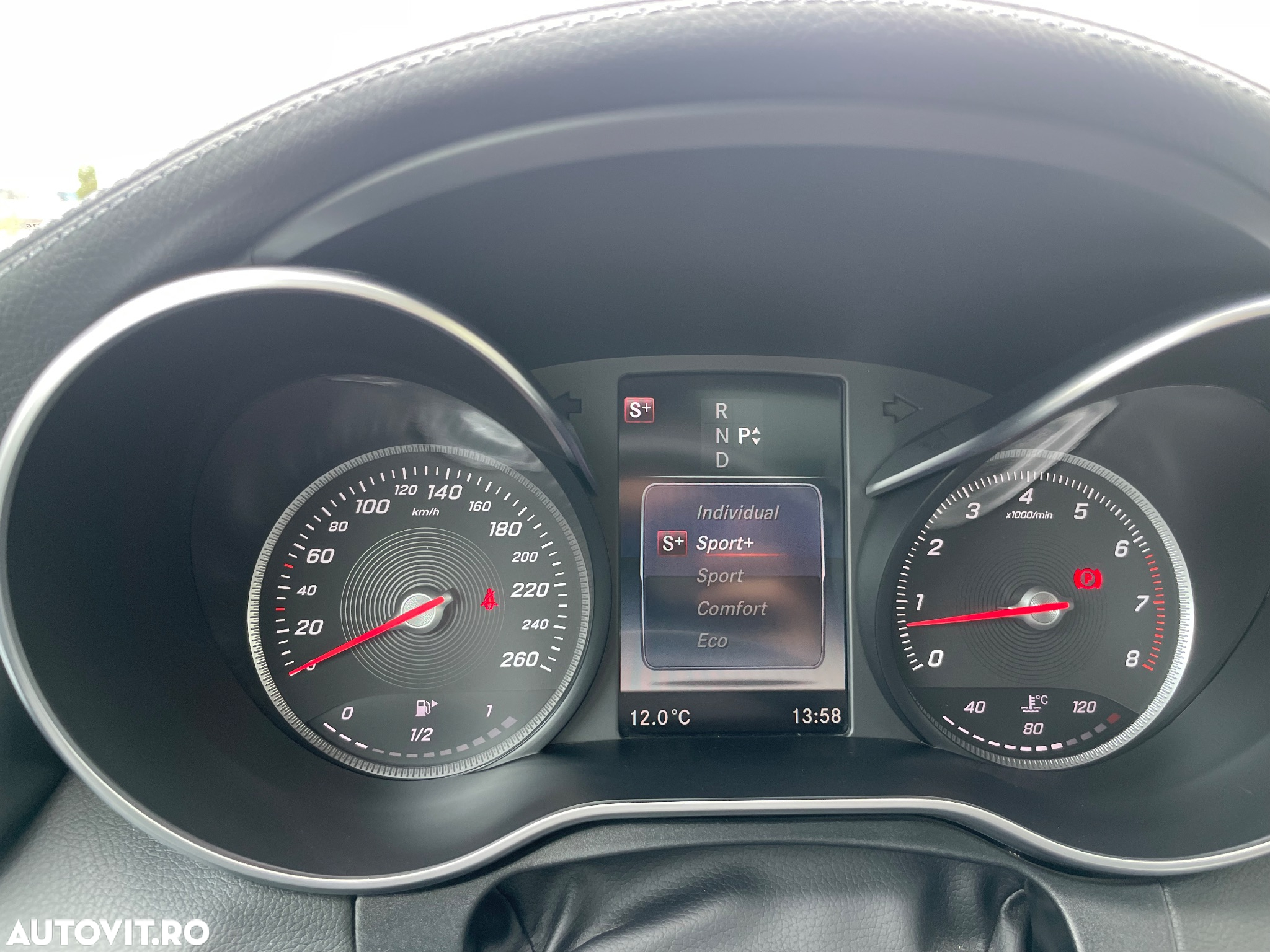 Mercedes-Benz C 200 Coupe 4Matic 9G-TRONIC AMG Line - 13