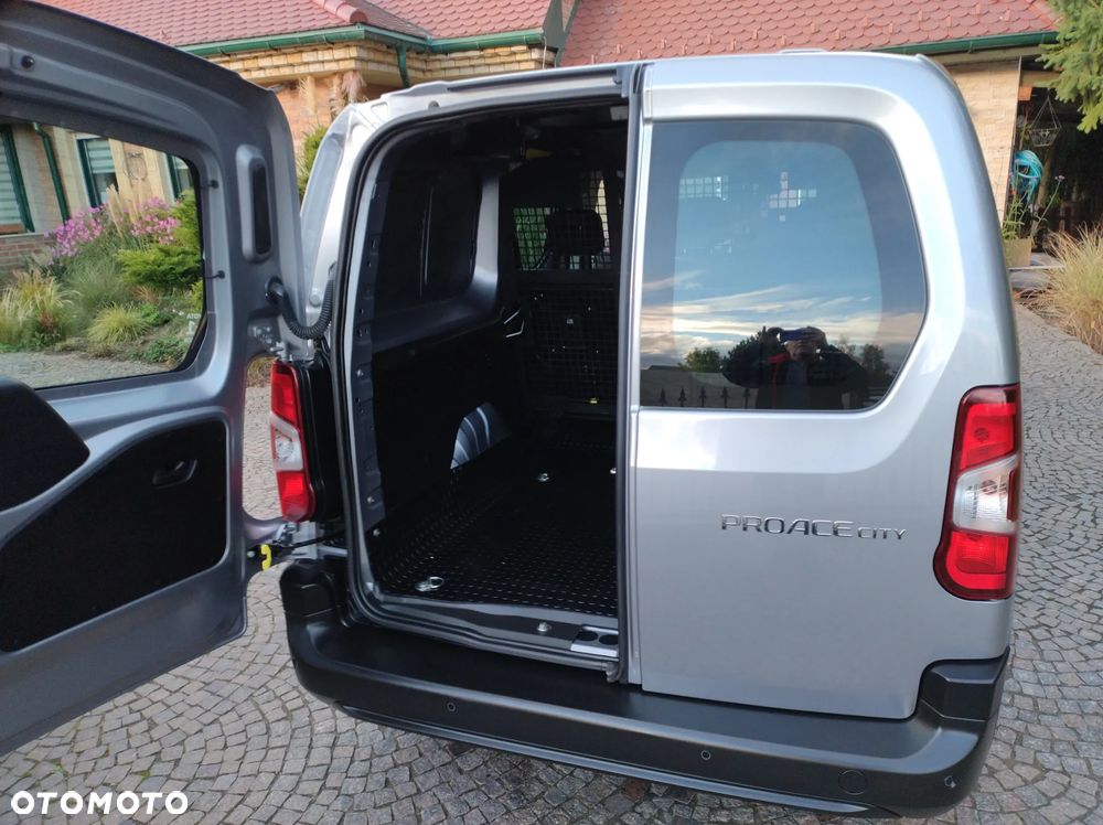 Toyota Proace City 1.5 D-4D Long 2,4t Active (bryg.) - 22