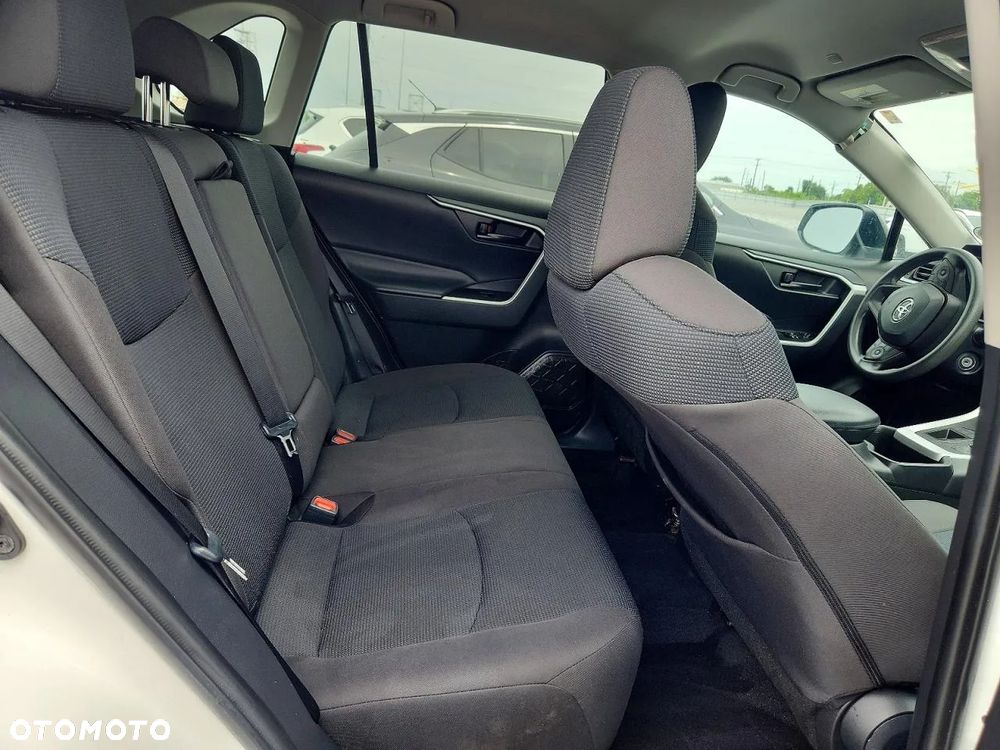 Toyota RAV4 - 10