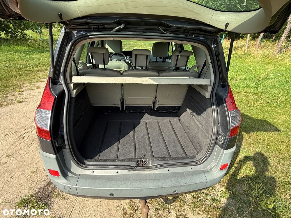 Renault Scenic 1.5 dCi Confort Privilege - 11