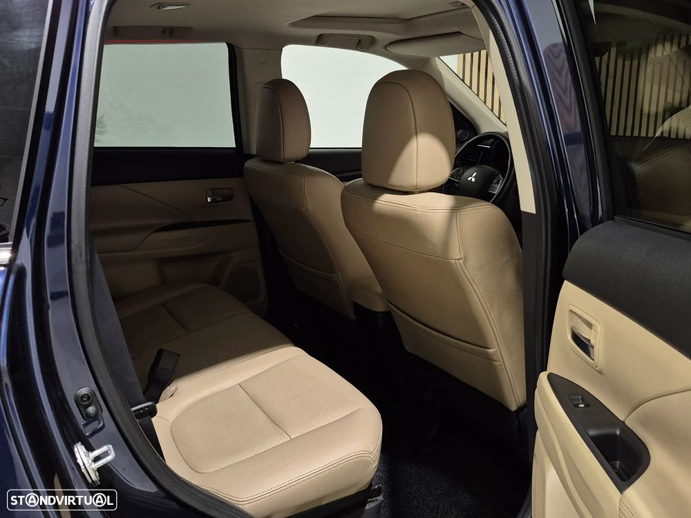 Mitsubishi Outlander 2.2 DI-D Instyle Navi - 31