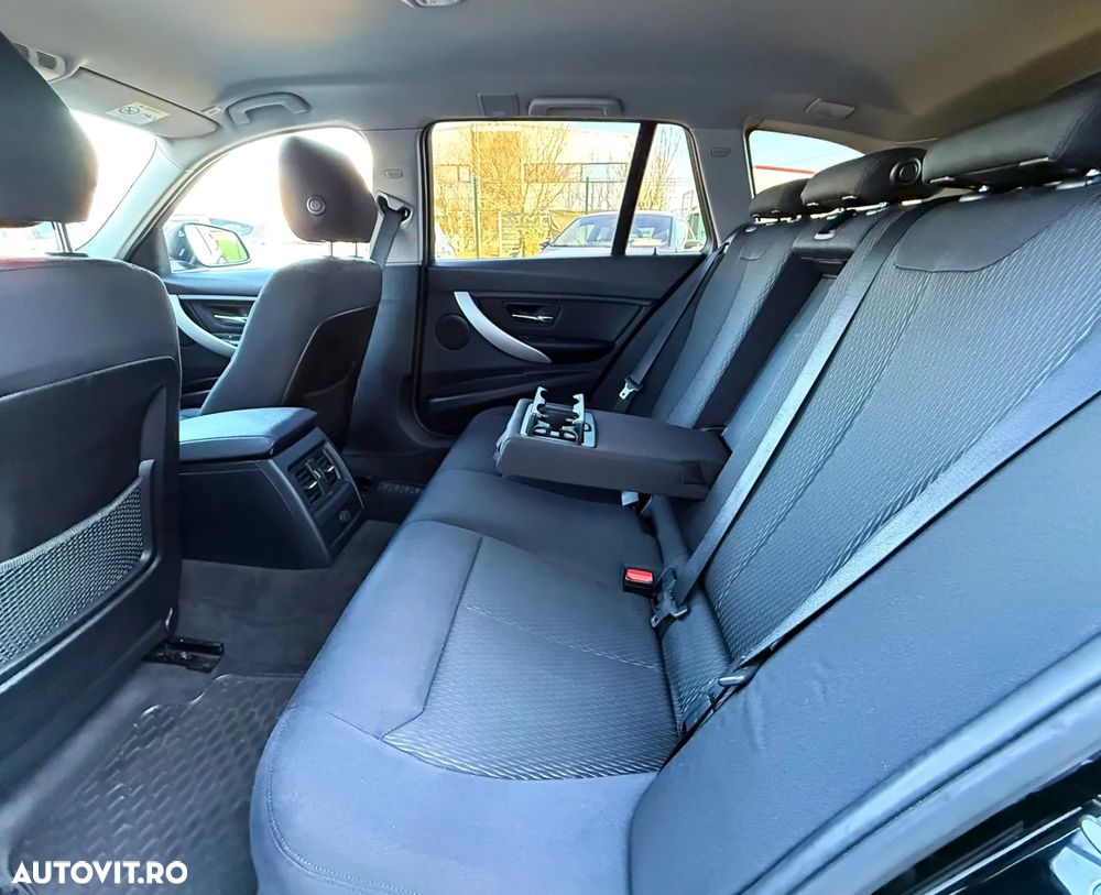 BMW Seria 3 320d Aut. - 19
