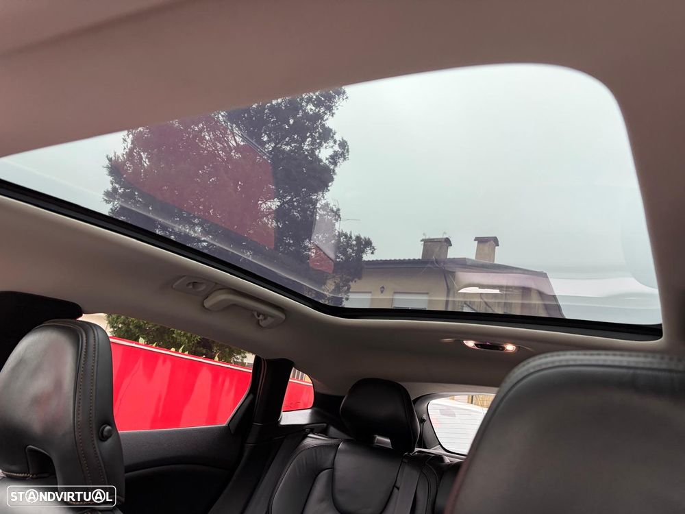 Volvo V40 Cross Country D2 Momentum - 35