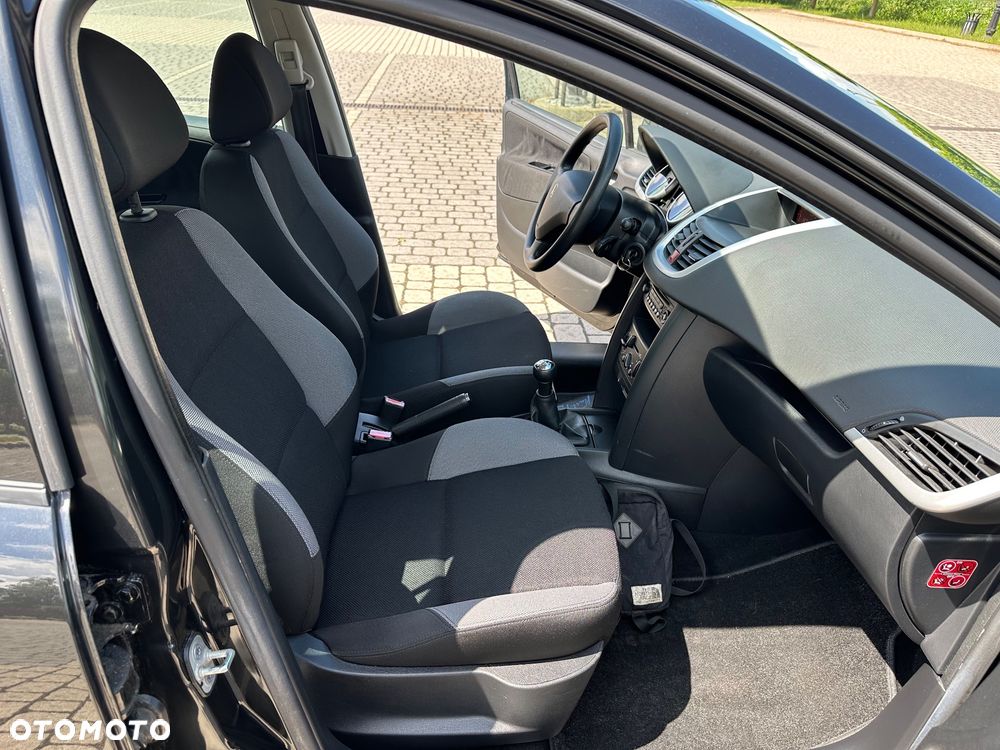 Peugeot 207 75 forever - 12