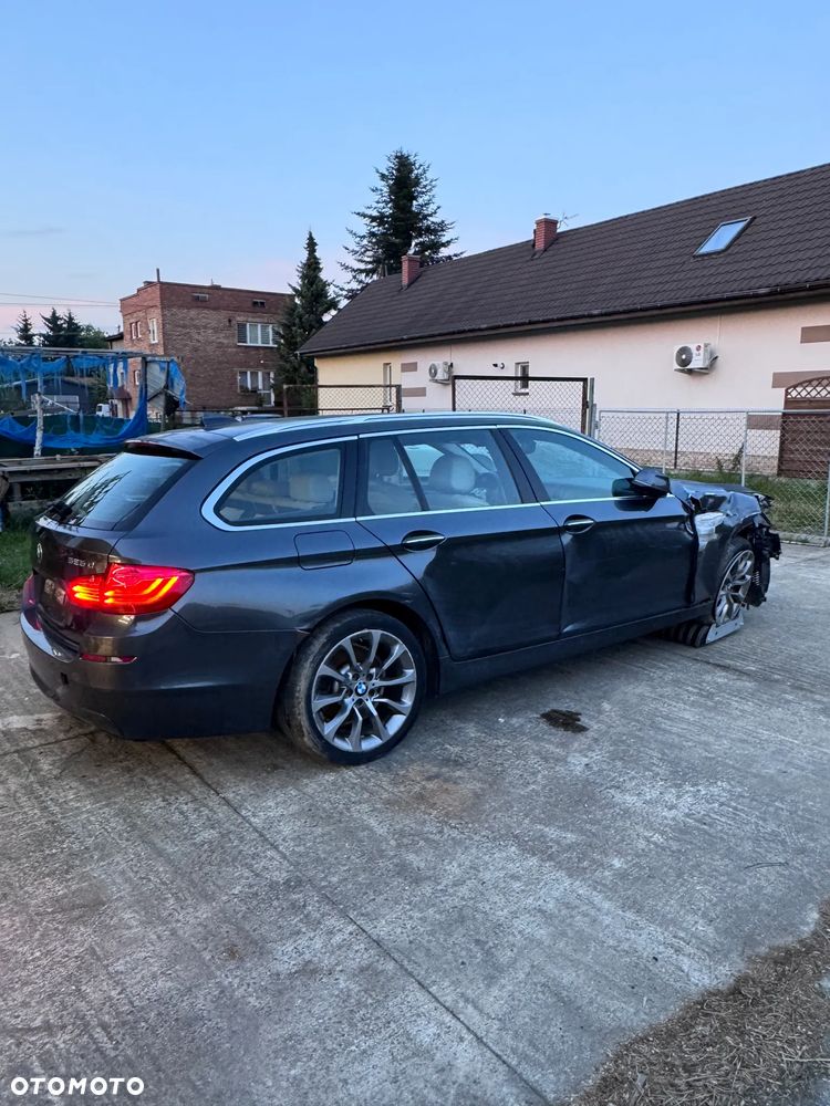 BMW Seria 5 525d xDrive Luxury Line - 3