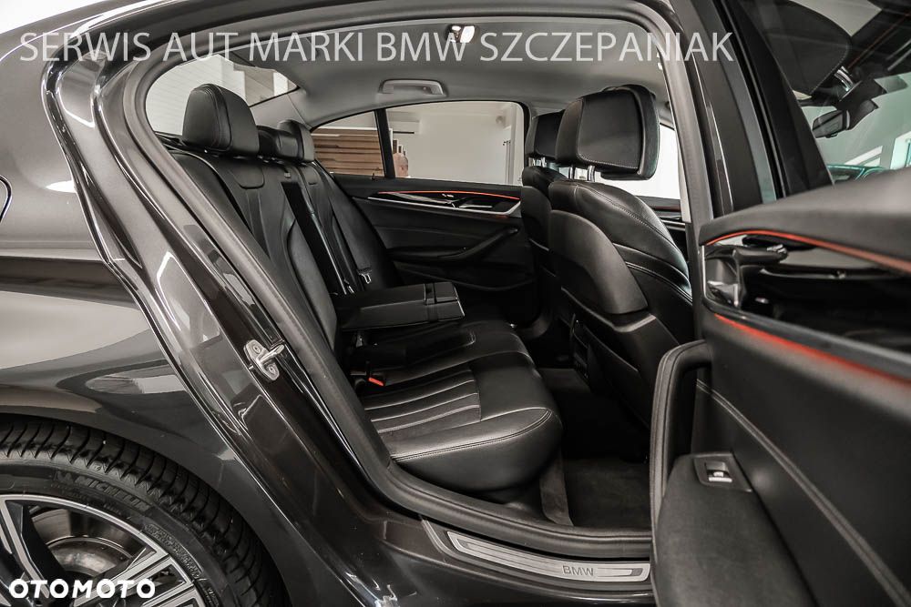 BMW Seria 5 530i xDrive Sport Line - 29