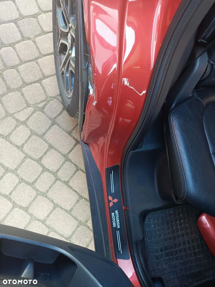 Mitsubishi Outlander Instyle NAVI + - 11