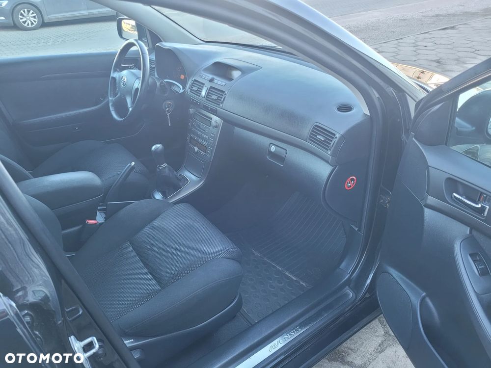 Toyota Avensis - 11