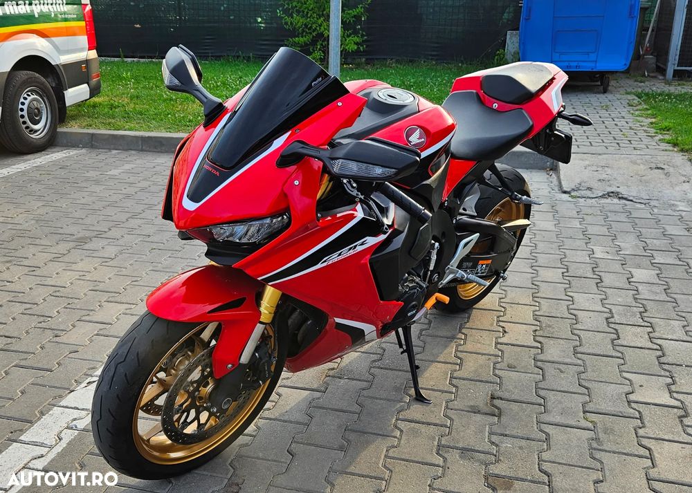 Honda CBR 1000RR Fireblade - 1