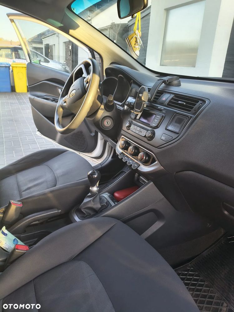 Kia Rio - 8