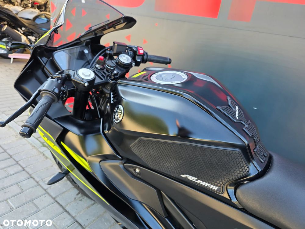 Yamaha YZF - 9
