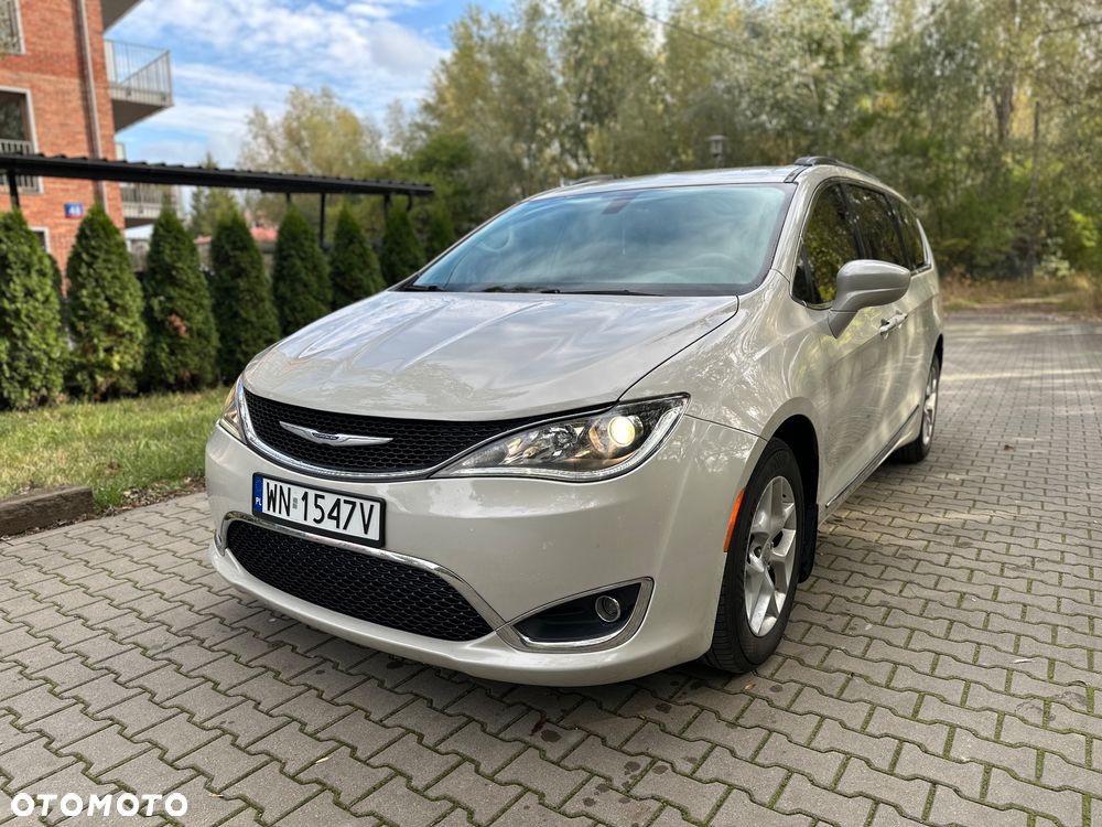 Chrysler Pacifica - 1