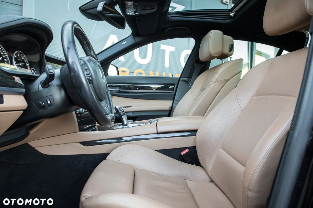 BMW Seria 7 740d xDrive - 14