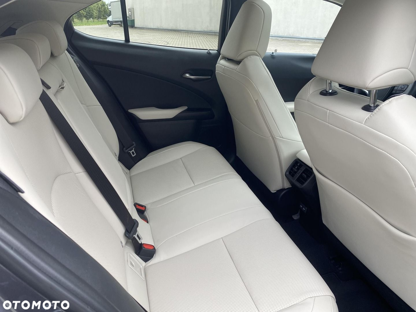 Lexus UX - 12