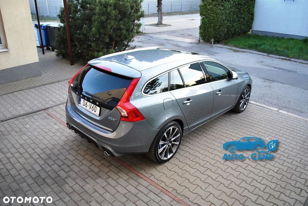 Volvo V60 D6 AWD Plug-in Hybrid R-Design Summum - 39