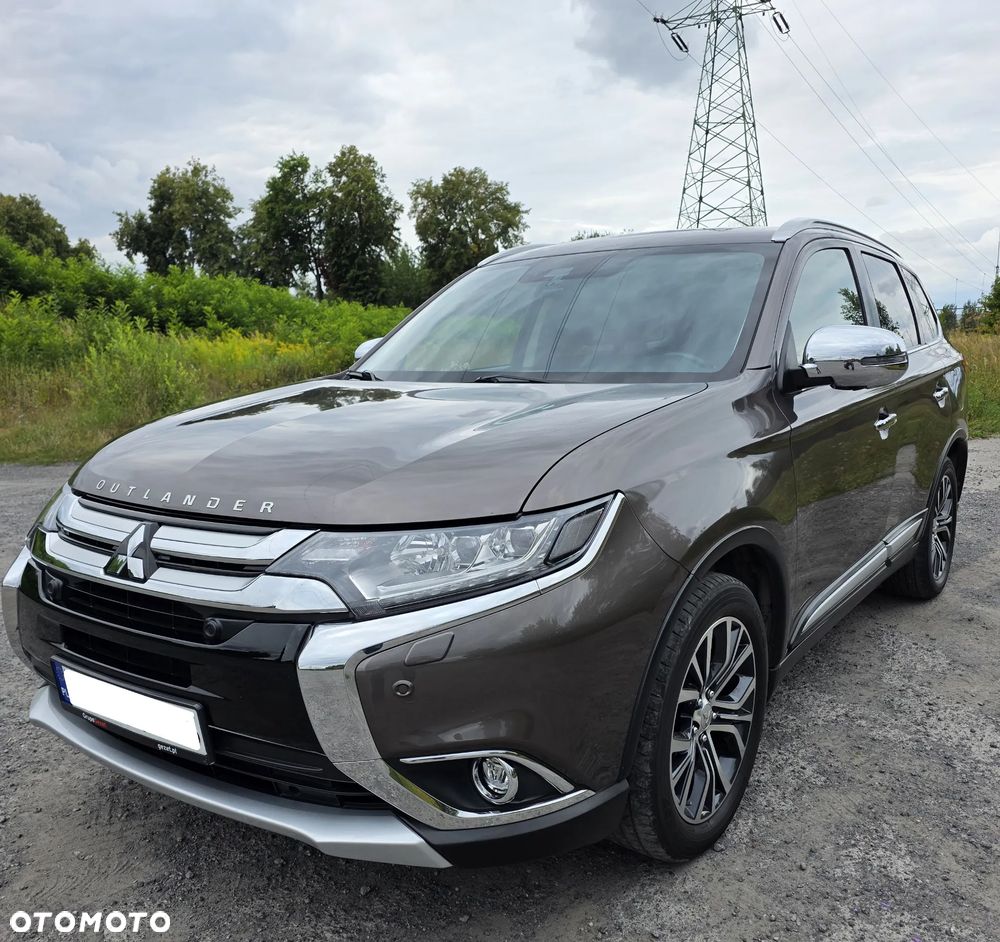 Mitsubishi Outlander 2.0 Instyle Navi 4WD CVT - 2