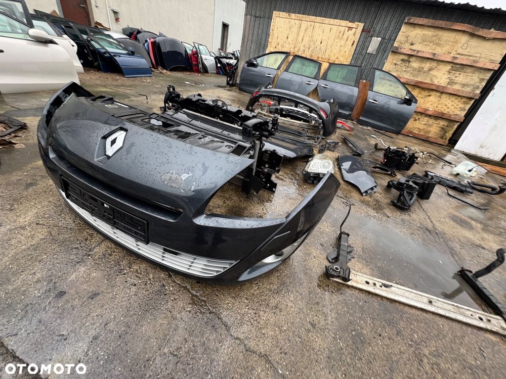 Renault grand scenic 3  grandscenic TEB66  / EA3 / Jz1V / TLALLE / SZHR / SAN513 // D22240 drzwi prawe lewe przednie tylne tył przód kompletny przód grand Scenic 3 szary ciemny drzwi prawe lewe lusterko składane zderzak tył tylni klapa bagażnika klapa tył lampy tył tylnie prawa lewa belka tylnia Podszybie kompletne osłoną słupka prawa lewa zawiasy maski prawy lewy wąż węże klimy podstawa akumulatora zbiorniczek spryskiwaczy filtr powietrza belka dolna przednia na dole zbiorniczek płynu chłodzącego  Lampa prawa lewa bixenon xenon 08120 /260100027r / 89902929  błotnik przód przedni prawy lewy maska pas przedni benzyna tce 130 benzyna zderzak przód przedni pdc 4 czujniki spryski Zenona komplet - 4