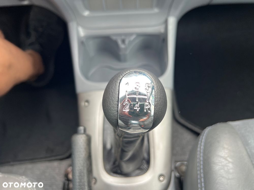 Toyota RAV4 2.0 VVT-i 4x4 - 34