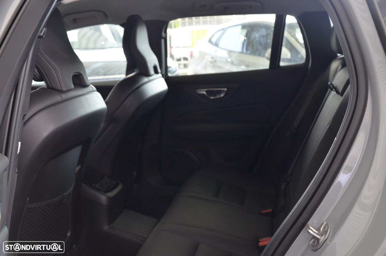 Volvo V60 2.0 T6 AWD TE Plus Dark - 10