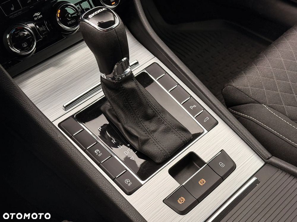 Skoda Superb 2.0 TDI SCR Ambition DSG - 23