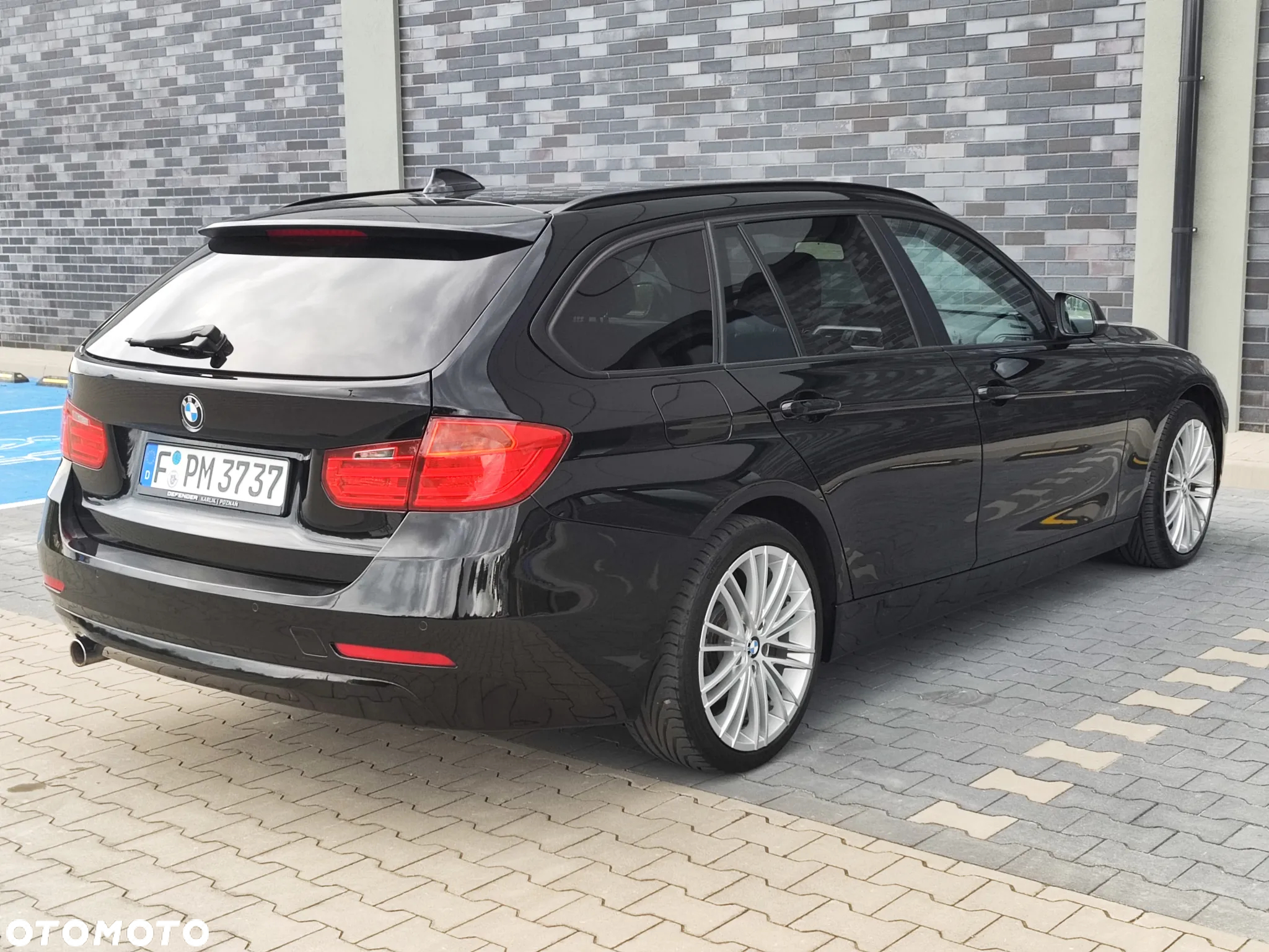 BMW Seria 3 318d Touring Blue Performance Sport Line - 12