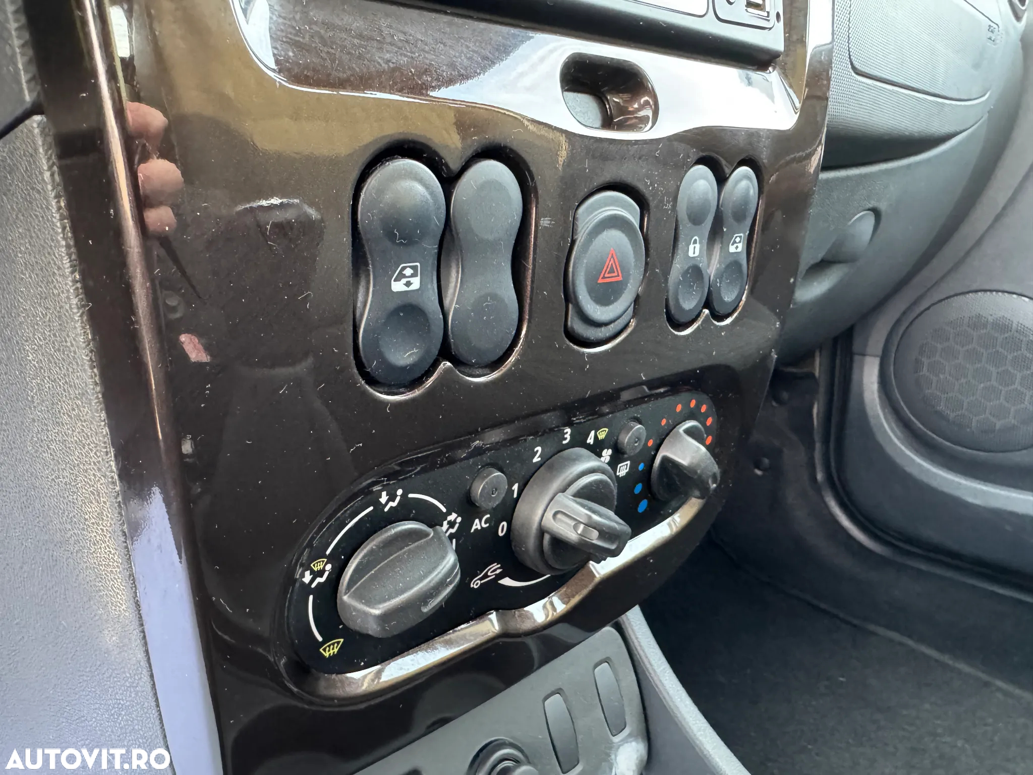 Dacia Duster 1.6 4x2 Laureate - 28