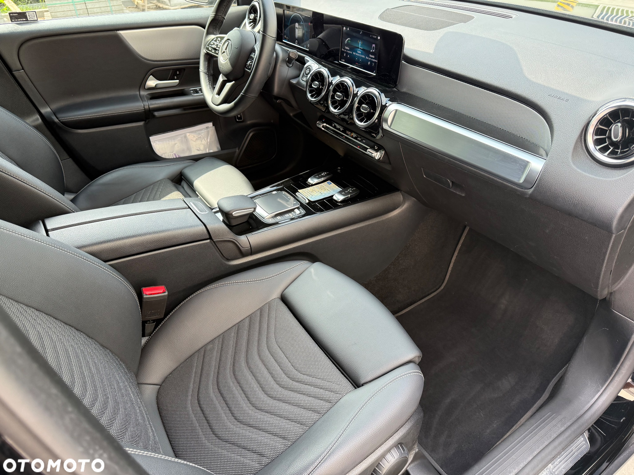 Mercedes-Benz GLB 200 7G-DCT - 38