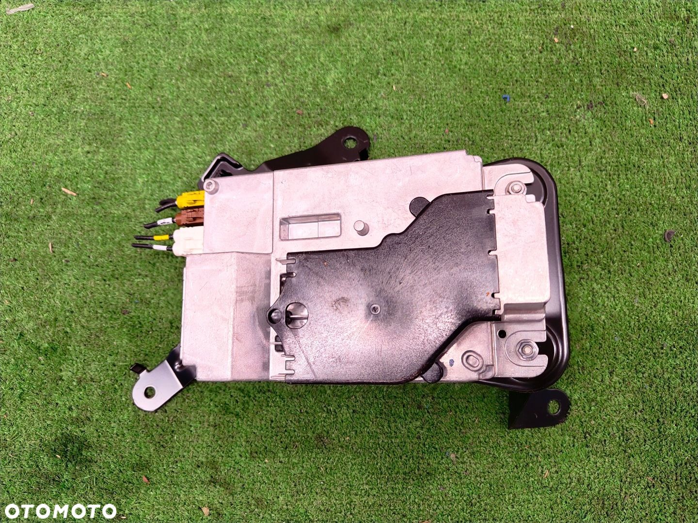 BMW WZMACNIACZ AUDIO 5B4DB64 - 1