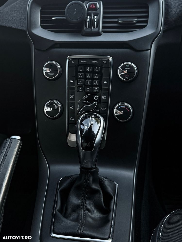 Volvo V40 D3 Aut. Momentum - 13