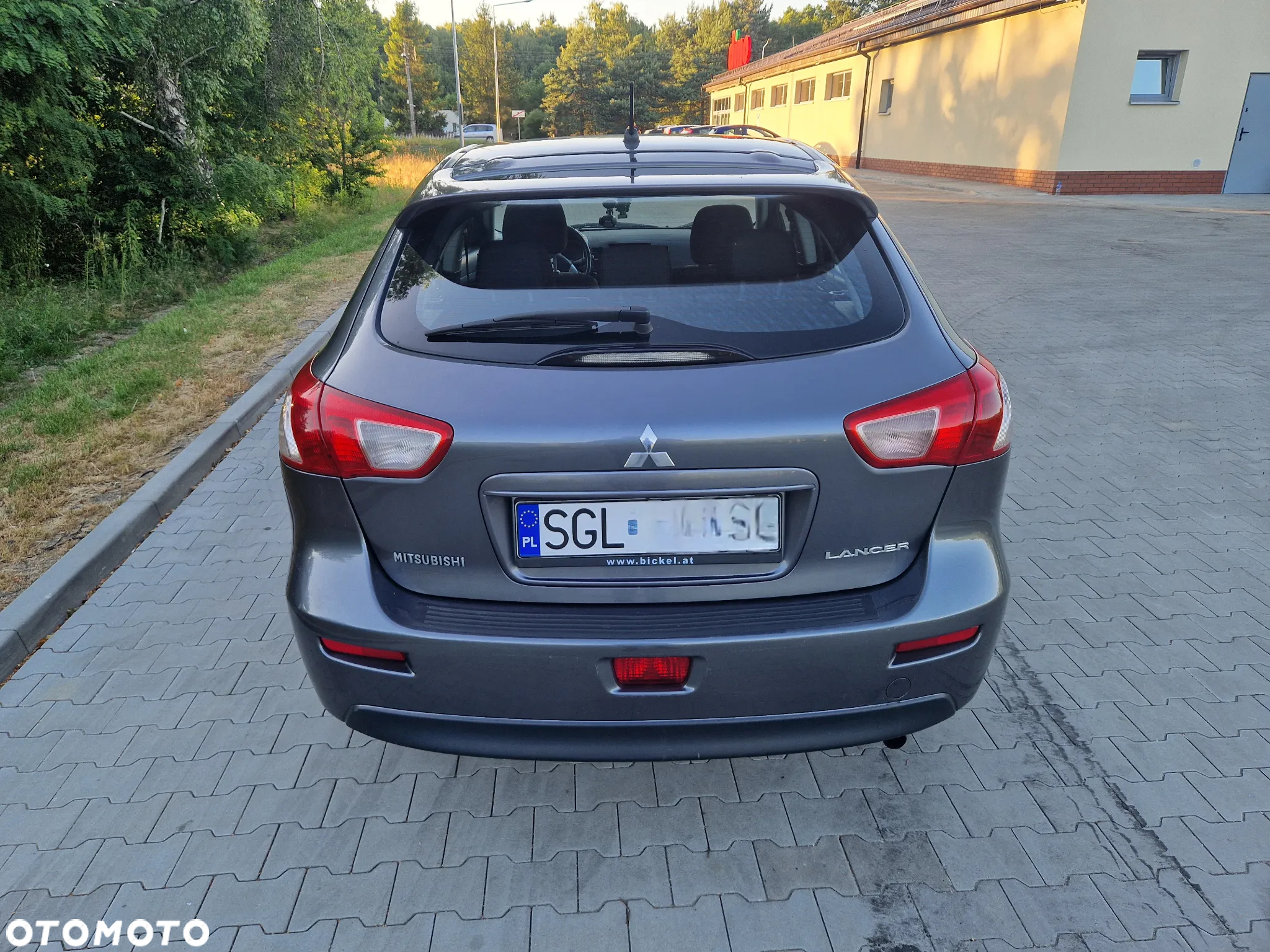 Mitsubishi Lancer 1.5 Invite - 2