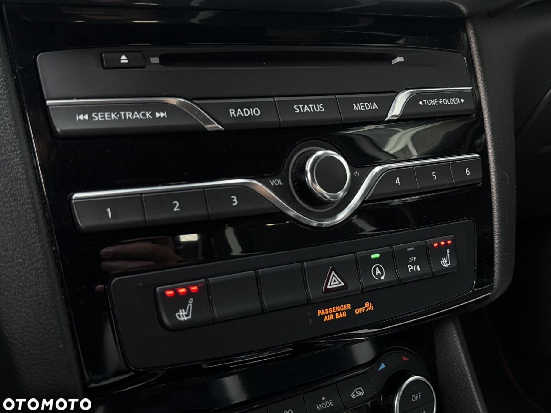 Infiniti Q30 2.0t Sport City Black AWD 7DCT - 15