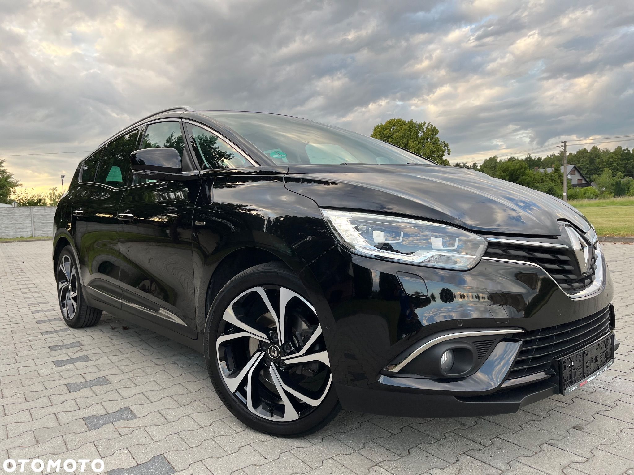 Renault Grand Scenic - 1