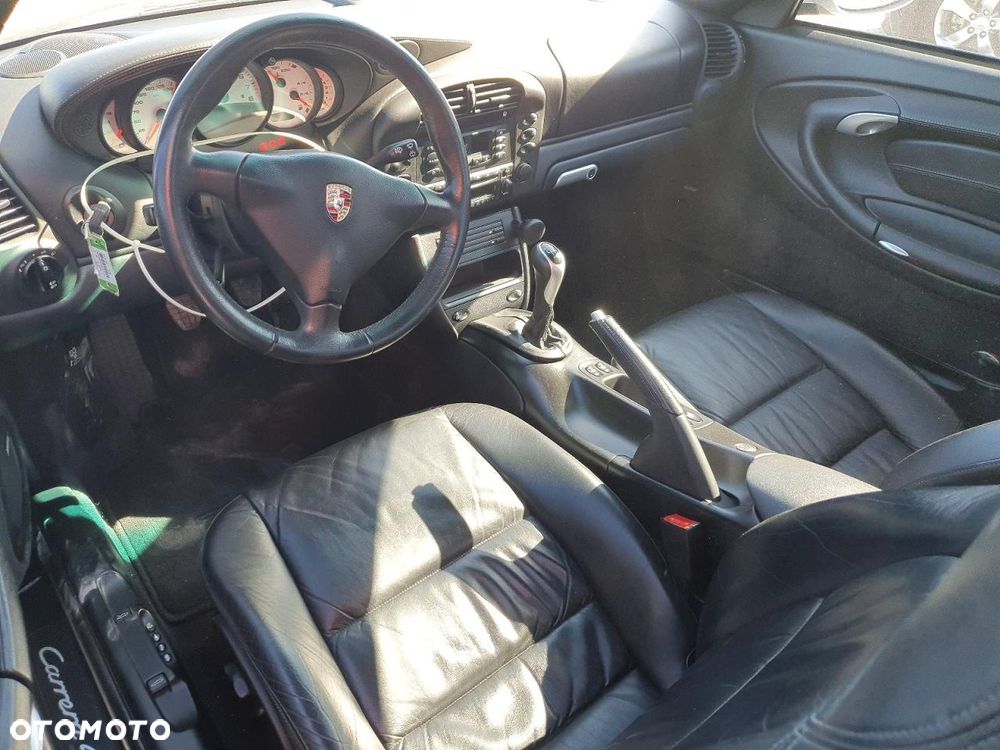 Porsche 911 Carrera 4 - 10
