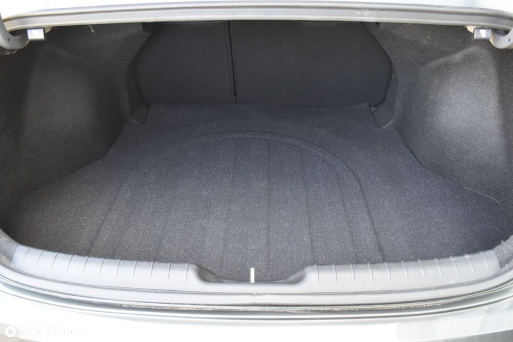 Hyundai Elantra 1.6 Smart - 32