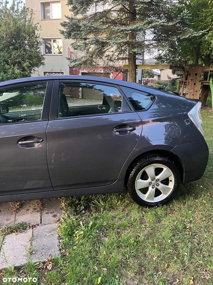 Toyota Prius (Hybrid) - 5