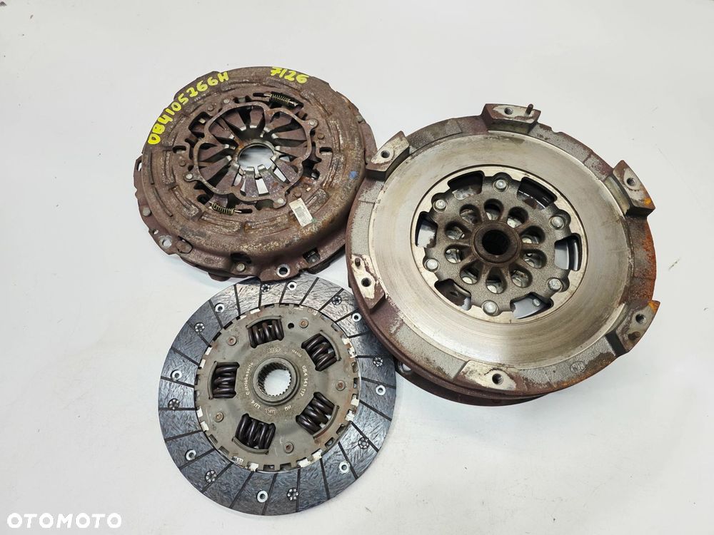 KOŁO DWUMASOWE SPRZĘGŁO AUDI A4 B8 A5 Q5 3.0 TDI 0B4105266H 7/26 - 2