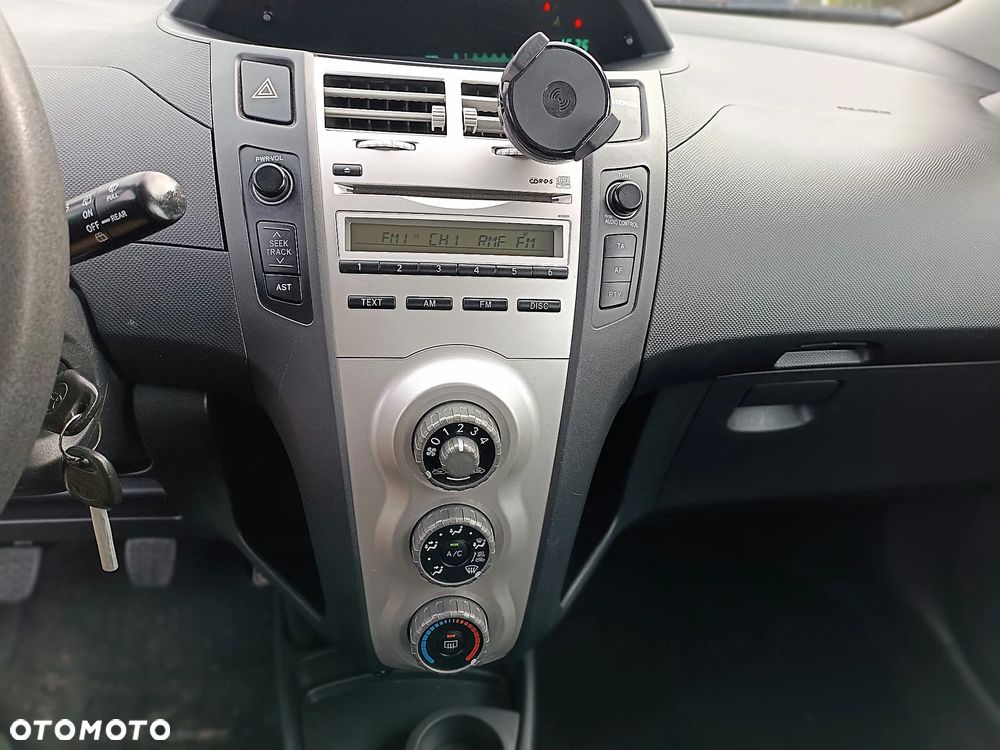 Toyota Yaris - 15