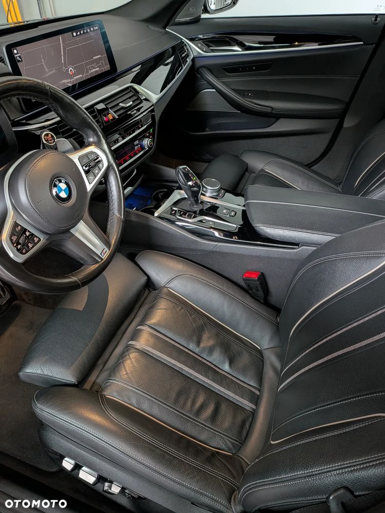 BMW Seria 5 M550i xDrive sport - 4