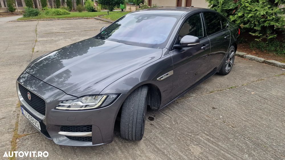 Jaguar XF - 10