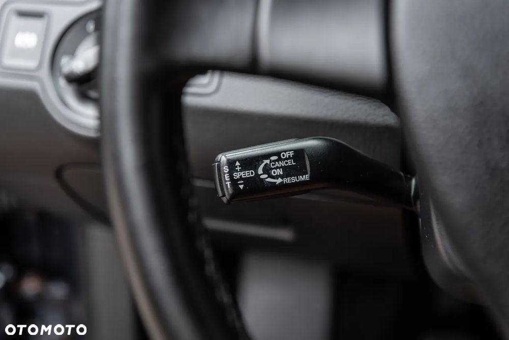 Volkswagen Passat 2.0 FSI Individual - 17