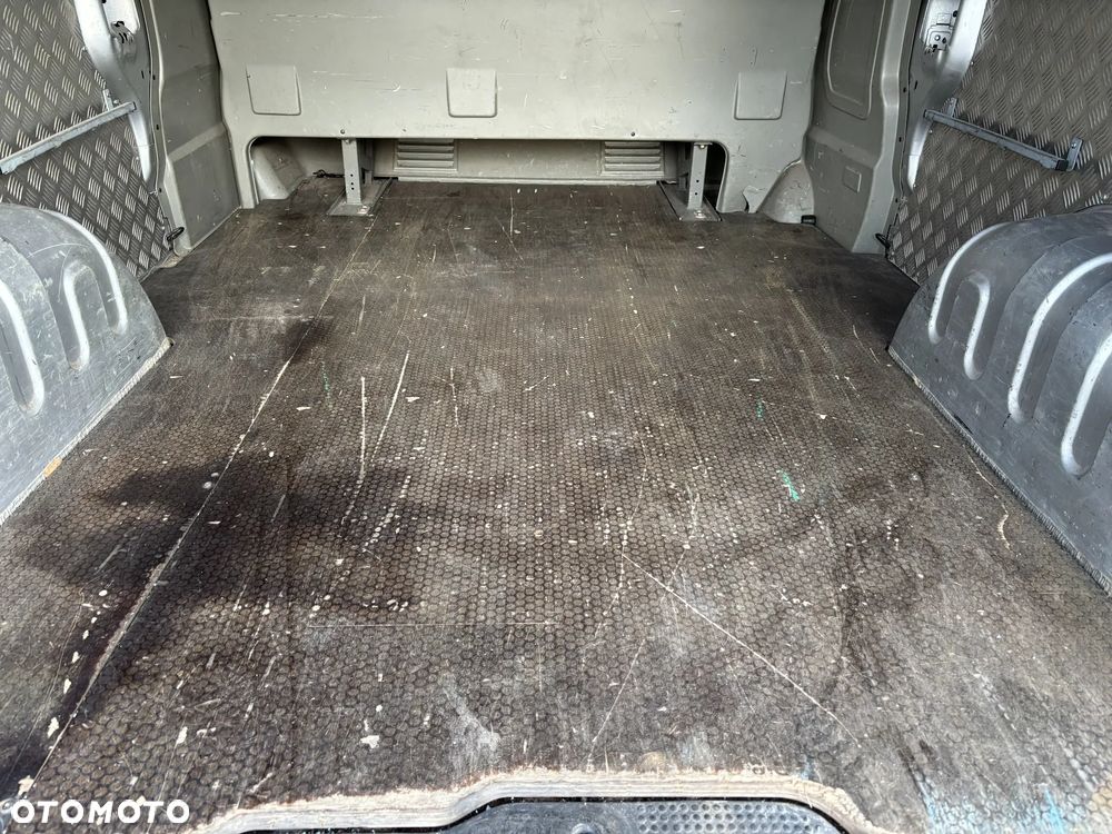 Opel Vivaro - 11