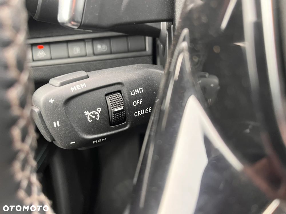 Peugeot 3008 225 e-EAT8 Allure - 38